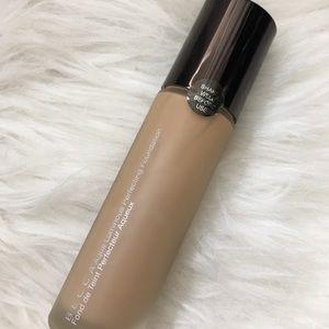 SOLD- Becca luminous perfecting foundation-BEIGE